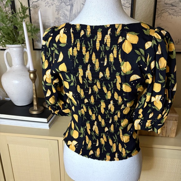 REFORMATION Cave Top‎ Lemon Drop Smocked Puff Sleeve Size 4 - Picture 4 of 8